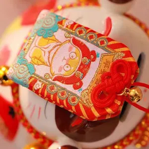 2023 oMaMori Kawaii Maneki Neko Lucky Cat amuleto giapponese Lovely Car Hanger Charm pompon portachiavi low moq souvenir