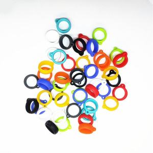 Cordon tour de cou personnalisé Europe avec porte-stylo, logo couleur, 36 pouces, et anneau en silicone de 13 mm de diamètre - Product Image 4