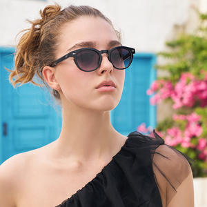 Gafas de Sol Ovaladas para Mujer ZS-98092, Montura Negra de PC, Protección UV400 Clase 2, Lentes de Sol Modernas con Montura Pequeña - Product Image 3