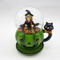Boule à Neige Personnalisée de 100 mm Faite à la Main et Peinte à la Main, Balai de Sorcière, Globes de Brouillard, Boule de Cristal en Verre, Design Grimoire en Résine, Boîte à Musique d'Halloween