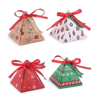 Boîte Cadeau Triangulaire de Noël avec Motif Visage du Père Noël, Matériaux Recyclés, Finition UV - Emballage Cadeau en Gros pour l'Export
