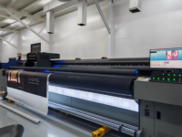 Impresora UV Digital de Rollo a Rollo de 5 Metros con Cabezales Industriales Konica, Tinta UV Nueva, Garantía de 2 Años para Uso en Exteriores