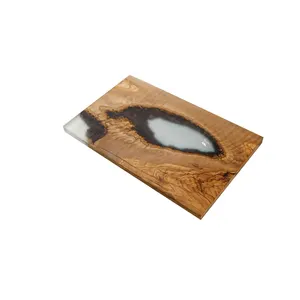 Nuevo diseño hecho a mano de resina madera Olivo de galleta en tablero de corte