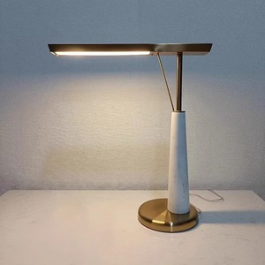 Lampe de table en marbre avec source de lumière LED et interrupteur pour chambre à coucher, bureau ou table d'étude - Product Image 1