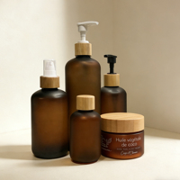 Großhandel Boston Round Bernsteinfarbene Mattierte Plastik-Shampooflasche mit Bambusdeckel Leere Plastikflaschen für Lotion, Creme und Shampoo