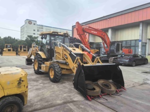 Retroexcavadora de ruedas Caterpillar 420F, 420F2, 420E, 416E usada, con pocas horas de uso y componentes de motor principales disponibles. - Product Image 2
