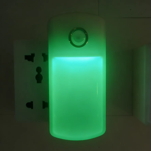 Luz Nocturna con Sensor de Movimiento y Cambio de Color RGB, Enchufe Plegable y Función de Linterna - Product Image 5