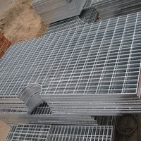 Marches d'escalier en métal galvanisé, grilles en acier, marches en acier pour extérieur, barreaux en acier, matériaux de construction métalliques