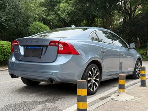 2019 Volvos S60 intérieur foncé Turbo AWD R16 taille de pneu boîte de vitesses automatique gauche alliage d'aluminium ACC cuir <span class=keywords><strong>voiture</strong></span> d'<span class=keywords><strong>occasion</strong></span> - Product Image 4