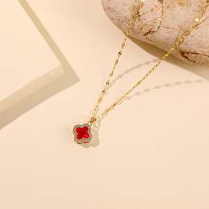 Collar de Acero Inoxidable Chapado en Oro con Colgante de Flor de Trébol de Cuatro Hojas de Cristal de la Suerte de Moda para Mujer - Product Image 3