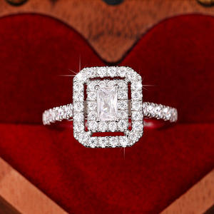 Anillo de Diamantes con Corte Esmeralda para Mujer Q280, Anillo de Compromiso Clásico con Diamantes Naturales, Diseño Halo - Product Image 6