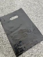 Sacs de shopping personnalisés avec nom de marque, logo imprimé sur mesure, sacs en plastique à poignée découpée pour emballage de vêtements de boutique