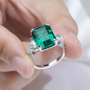 แหวนแฟชั่นมรกตทรงเหลี่ยมทองคำ 18K รุ่น MSR-1816 จาก Messi Jewelry แหวนมรกตแล็บ แหวนหมั้นสำหรับผู้หญิง - Product Image 6