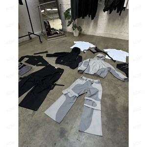 Ensemble <span class=keywords><strong>de</strong></span> survêtement unisexe personnalisé OEM pour le sport et le streetwear urbain, 2 pièces, pour la gym et le fitness, en nylon coupe-vent - Product Image 4