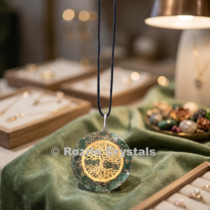 Pendentif d'amour rond sculpté en Orgonite avec pierre précieuse Agate Arbre de Vie en Jade Vert - Product Image 3