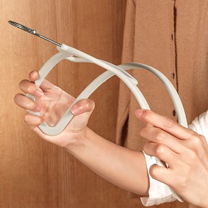 Appendiabiti in Velluto Personalizzati di Alta Qualità, Ultra Sottili e Antiscivolo, Salvaspazio per l'Organizzazione dell'Armadio - Product Image 4