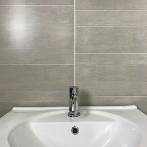 Paneles de <span class=keywords><strong>pared</strong></span> para <span class=keywords><strong>baño</strong></span>, <span class=keywords><strong>revestimiento</strong></span> de <span class=keywords><strong>PVC</strong></span>, efecto de azulejo de mármol gris, 250x8mm - Product Image 5