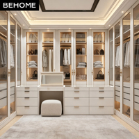 Dressing de style français avec coiffeuse, portes vitrées et éclairage LED pour villa, appartement, hôtel ou projet commercial