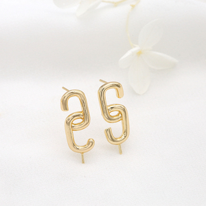 De diseño de moda 14K chapado en oro Irregular carta S Stud pendiente - Product Image 1