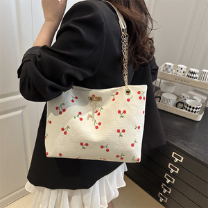 Nuova Borsa a Tracolla Estiva da Donna alla Moda, Design Minimalista con Ciliegie, Grande Capacità, Chiusura Magnetica e Tasca Interna - Product Image 4