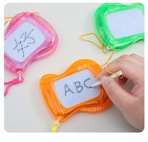 Mini tableau magnétique effaçable pour dessin et gribouillage, porte-clés de sac à dos, jouet transparent enroulable, cadeau pour fêtes d'anniversaire, en plastique - Product Image 3
