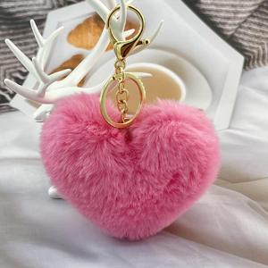 Venta Directa de Fábrica Llavero de Corazón de Peluche Rojo Amuleto para Bolso de Fieltro Esponjoso en Forma de Anillo Rosa de Peluche - Product Image 5