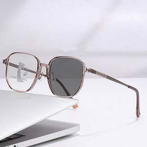 Gafas Progresivas Multifocales de Moda 2025, Gafas de Lectura Fotocromáticas con Protección Contra la Luz Azul para Mujer - Product Image 2