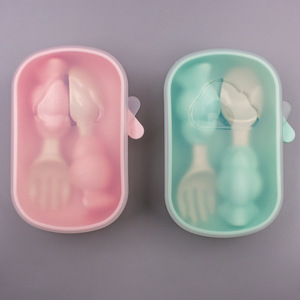 Juego de cuchara y tenedor de silicona con forma de manzana, sin BPA, para bebés de 0 a 12 meses - Product Image 1