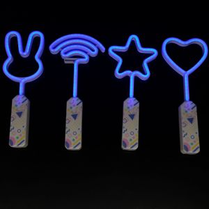 แท่งไฟนีออน LED ขนาดเล็ก Elonna สำหรับคอนเสิร์ต รูปหัวใจ พกพาสะดวก ใช้แบตเตอรี่ เหมาะสำหรับผู้ใหญ่ ใช้ภายในอาคาร - Product Image 3