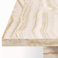 Table à manger rectangulaire en marbre avec ensemble de fauteuils de salle à manger en cuir à dossier en forme de tonneau pour les propriétaires de propriétés résidentielles haut de gamme