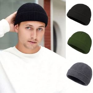 Bonnet tricoté classique court, nouvelle collection automne-hiver, pour femmes et hommes, idéal pour le quotidien et les tenues de rue. - Product Image 1