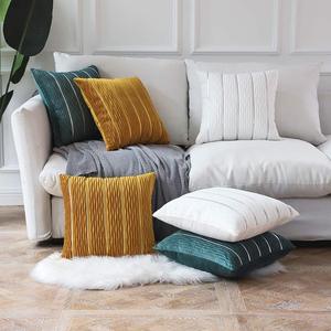 Vente <span class=keywords><strong>en</strong></span> gros de taie d'oreiller ondulée avec bandes de <span class=keywords><strong>cuir</strong></span>, housse de coussin <span class=keywords><strong>en</strong></span> velours <span class=keywords><strong>pour</strong></span> <span class=keywords><strong>canapé</strong></span>, salon, décoration 18*18 pouces - Product Image 1