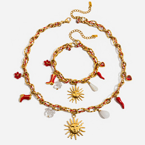 Collier en acier inoxydable avec breloques soleil et pendentif fleur rouge, bijoux de fête - Product Image 1