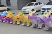Équipement d'attraction pour aire de jeux intérieure/extérieure pour enfants, dinosaure animatronique en acier grandeur nature à monnayeur, à chevaucher, pour centre commercial