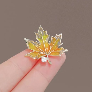 Feuille d'érable rétro française délicate niche de qualité supérieure femmes broche broche <span class=keywords><strong>fixe</strong></span> anti-éblouissement - Product Image 2