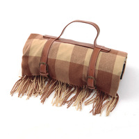 Couvertures tissées en polyester 100% au design personnalisé avec couverture de pique-nique en tissu Oxford imperméable avec sangle suspendue
