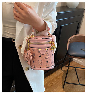 <span class=keywords><strong>Bolso</strong></span> de Mano Tipo Bandolera Mini de Lujo Ligero de Alta Gama con Cierre de Cremallera y Correa Única para Mujer, Otoño-Invierno 2026, en PU Suave con Letras, para Uso Diario - Product Image 6
