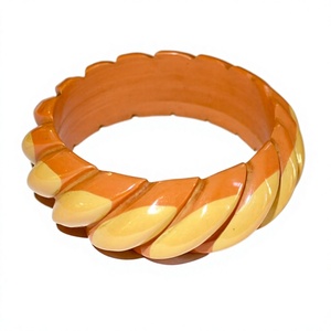Brazalete de Resina Tallada con Diseño de Jade Verde Amarillo Vintage, Patrón de Planta en Tono Dorado, Elegante y Único, Unisex, para Bodas y Fiestas - Product Image 4