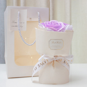 Set Regalo Bouquet <span class=keywords><strong>di</strong></span> <span class=keywords><strong>Rose</strong></span> Rosse con Etichetta <span class=keywords><strong>di</strong></span> <span class=keywords><strong>Auguri</strong></span> Ideale per San Valentino, Anniversario, Festa della Mamma, Decorazione per Feste, Fiori Artificiali - Product Image 3