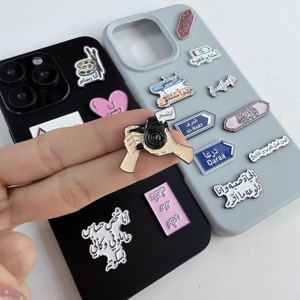 Stock d'usine disponible, pin's en émail souple personnalisable |   Calligraphie arabe gravée sur mesure et thème artistique |   Autocollant de téléphone personnalisé - Product Image 3