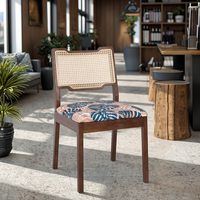 Chaises de restaurant d'extérieur modernes de haute qualité avec revêtement en cuir PU et tissus à motifs personnalisables, dossier stable