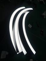 Solution d'éclairage linéaire architectural LED incurvé sur mesure, haute puissance, wattage personnalisé, couleur personnalisée, pour projets commerciaux