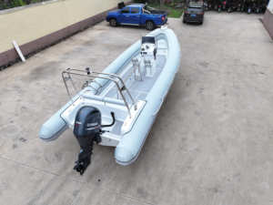 Bateau de pêche et de plaisance en fibre de verre Profisher de 8 m, expédié - Product Image 4