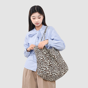 Bolso de Hombro Reversible de Gran Capacidad, Nuevo Modelo 2026, Elegante, Versátil y con Estampado de Leopardo Retro - Product Image 3
