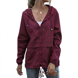 Veste coupe-vent unisexe bordeaux à capuche avec fermeture éclair, légère en polyester, décontractée, pour le printemps, coupe classique - Product Image 2