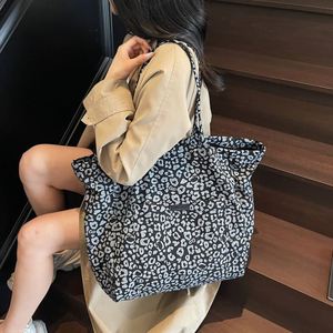 Fashion Leopard Pattern Handbags Large Capacity <b>Canvas</b> <b>Tote</b> Bag Daily Outdoor Travel Shopping <b>Canvas</b> <b>Totes</b> - Product Image 3