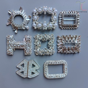 Boucle de chaussure en strass et perles très brillante pour bottines - Product Image 6