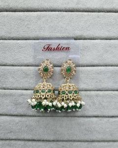 Pendientes Jhumka Kundan Rosa Bebé Chapados en Oro con Perla Colgante, Joyería Tradicional India Étnica para Novias y Festividades para Mujeres - Product Image 3