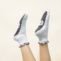 Chaussettes de yoga et de pilates en coton personnalisées, antidérapantes, pour femmes et jeunes, chaussettes de sport à compression, avec logo mignon sur le bord