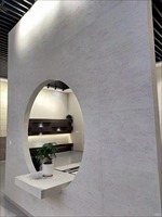 Panel Dinding Batu Travertine Berpori, Bertekstur Linear Tanpa Sambungan, Melengkung, untuk Interior Komersial, Latar Belakang Fleksibel